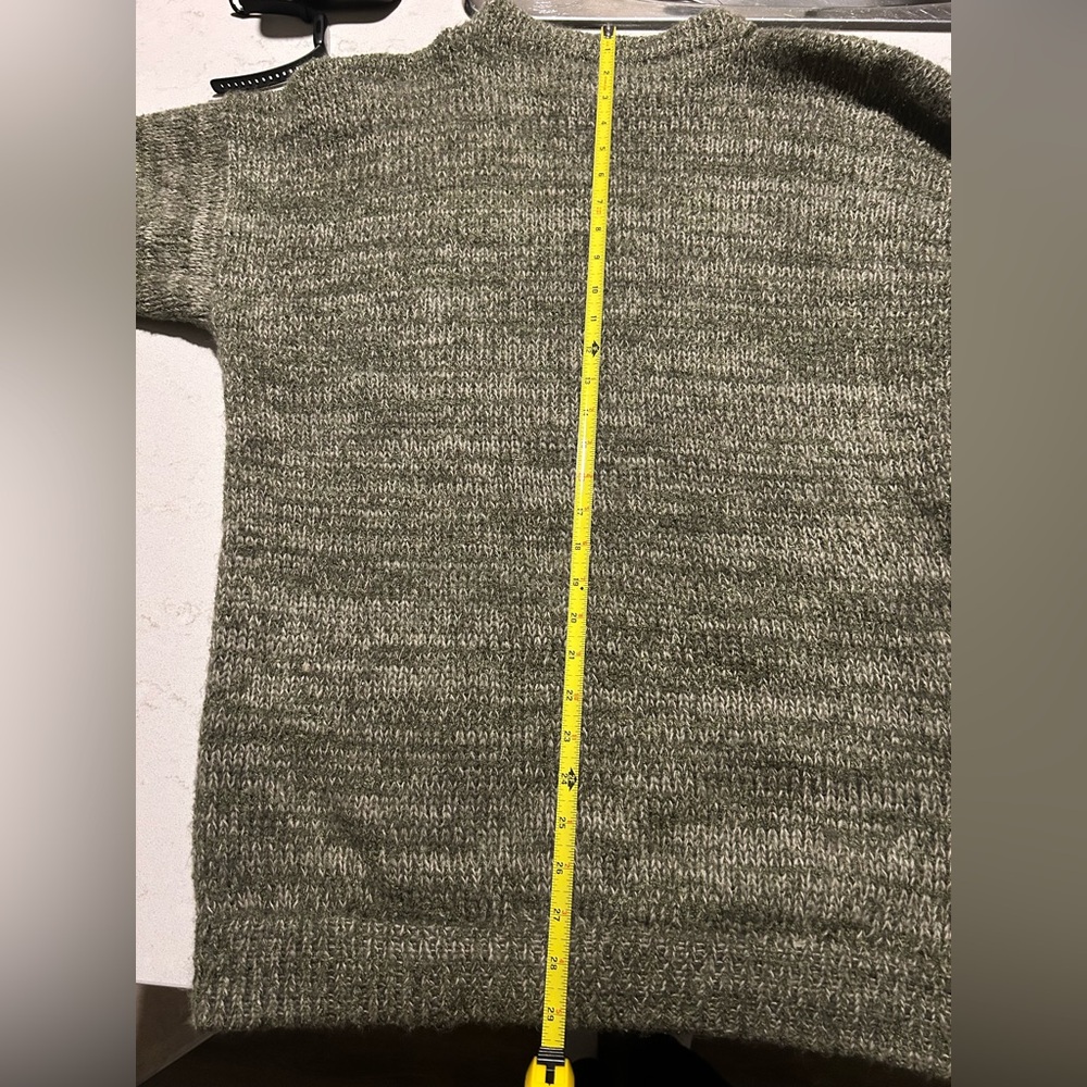 Oversized green Hand knit Wool Sweater - Picture 3 of 4